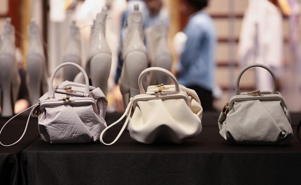 Конгломерат LVMH начал переговоры о продаже модного бренда Marc Jacobs 3282 Конгломерат LVMH начал переговоры о продаже модного бренда Marc Jacobs