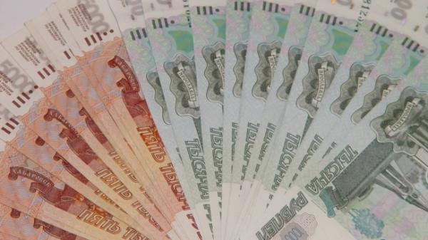 Рубль ускорил падение на фоне новостей об увеличении закупок валюты Минфином