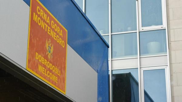 Посол России в Черногории назвал условие для возобновления прямого авиасообщения